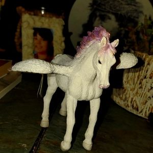 Unicorn statue made by mojo limited